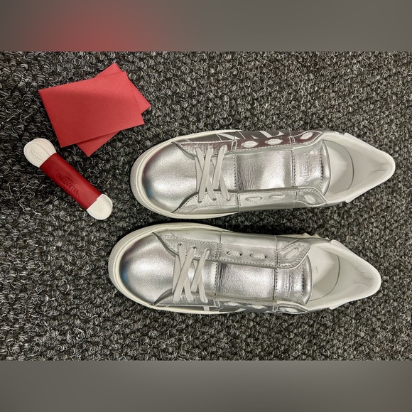 Valentino Rockstud Metallic Leather Sneaker sz 38 - Picture 3 of 5